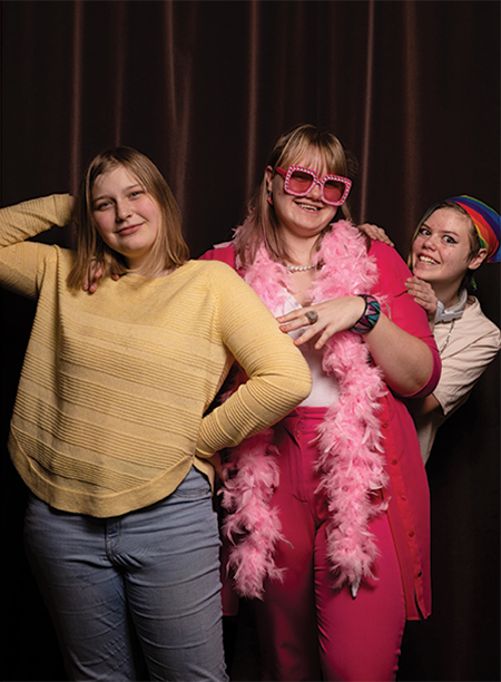 Edith, Louise & Evan. Foto: Jonas Gratzer